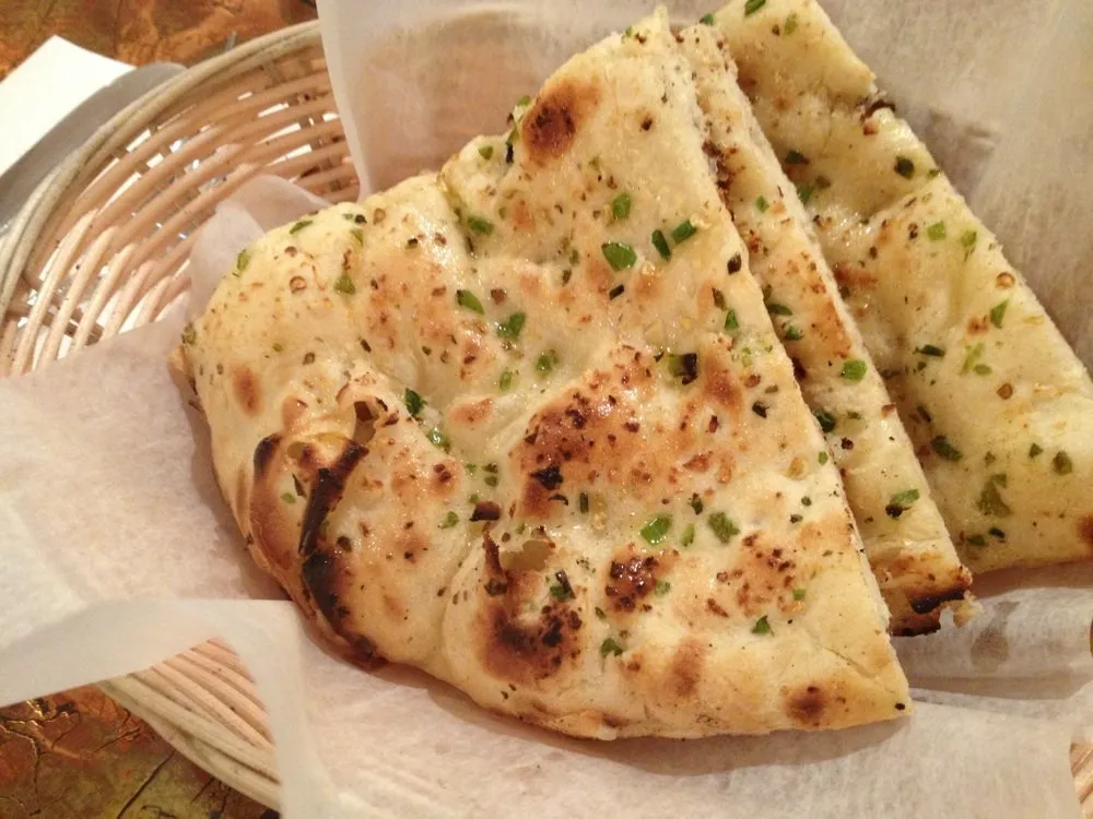 breads-1 Lasooni Naan